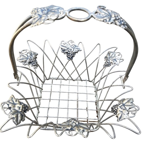 WIRE basket with grapes, collapsible handle, very good condition - Picture 4 of 7